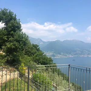 La In Con Piscina E Vista Parzanica